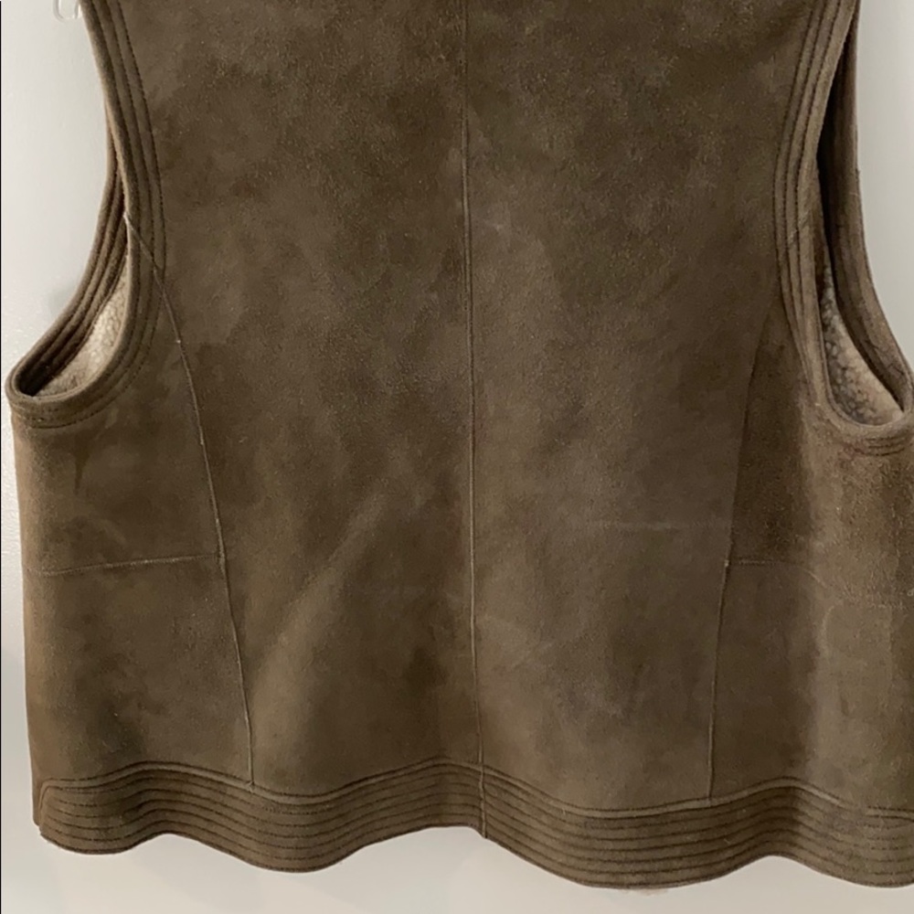 VINCE Genuine Lamb Shearling Vest - Picture 11 of 11